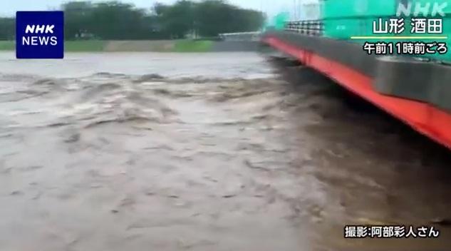 山形縣酒田市水勢汹汹。(互聯網)