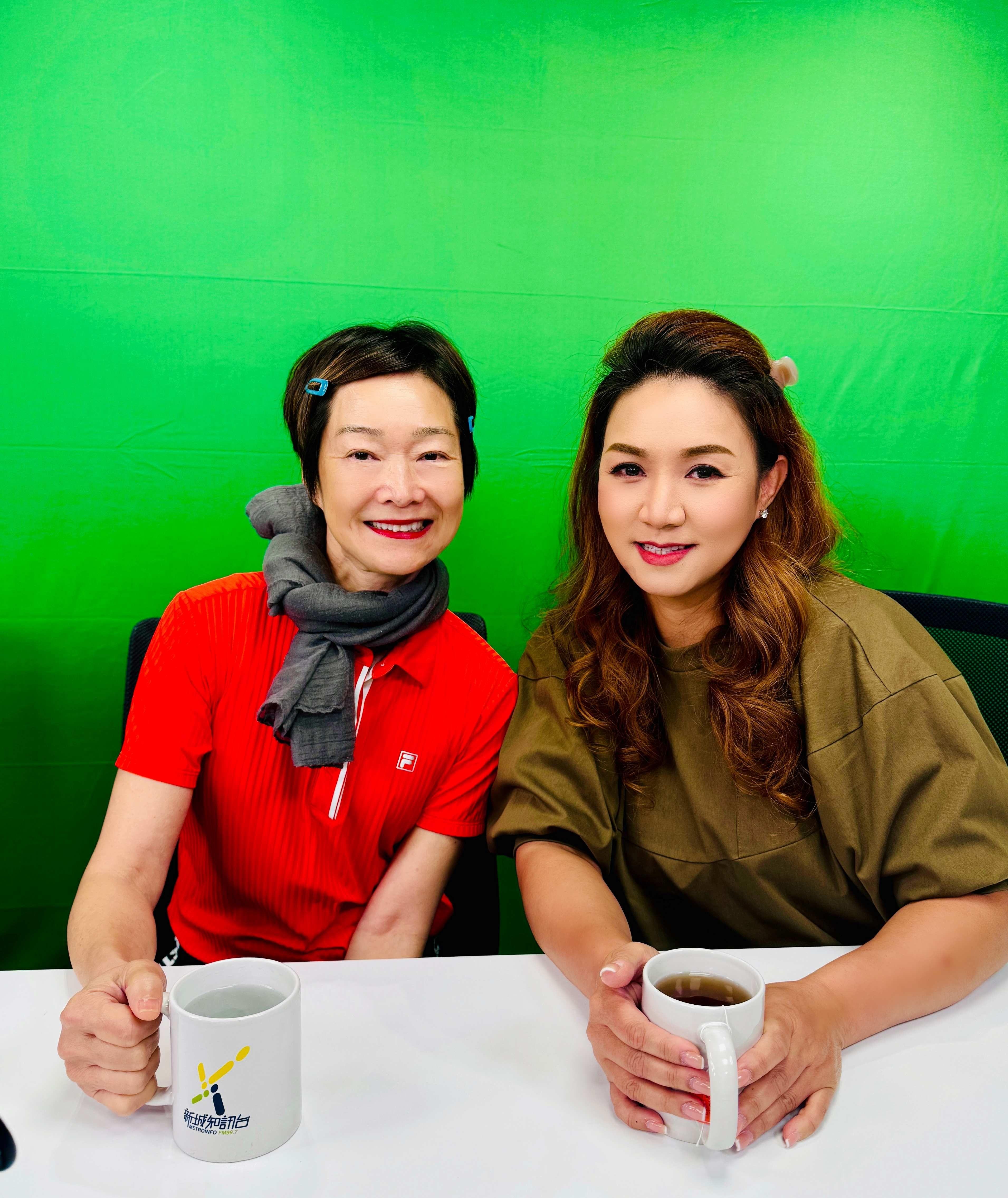 小恩子與譚玉瑛是藝人高爾夫球協會的成員,兩人經常相約打高球。