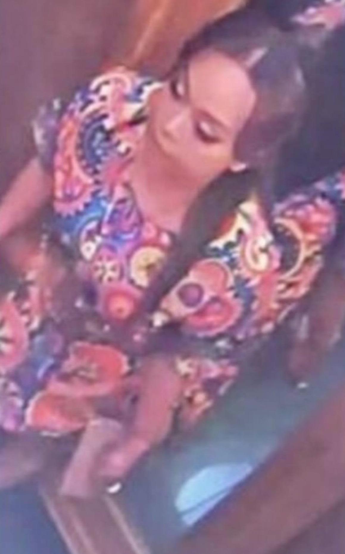 Sherine Chong現身在酒店升降機內。(互聯網)