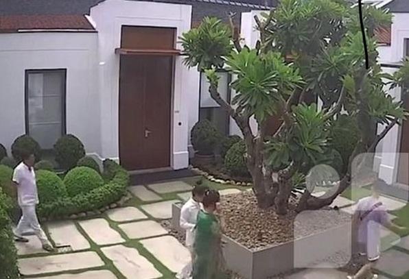 另外5名死者被拍到一起前去酒店房間。(互聯網)