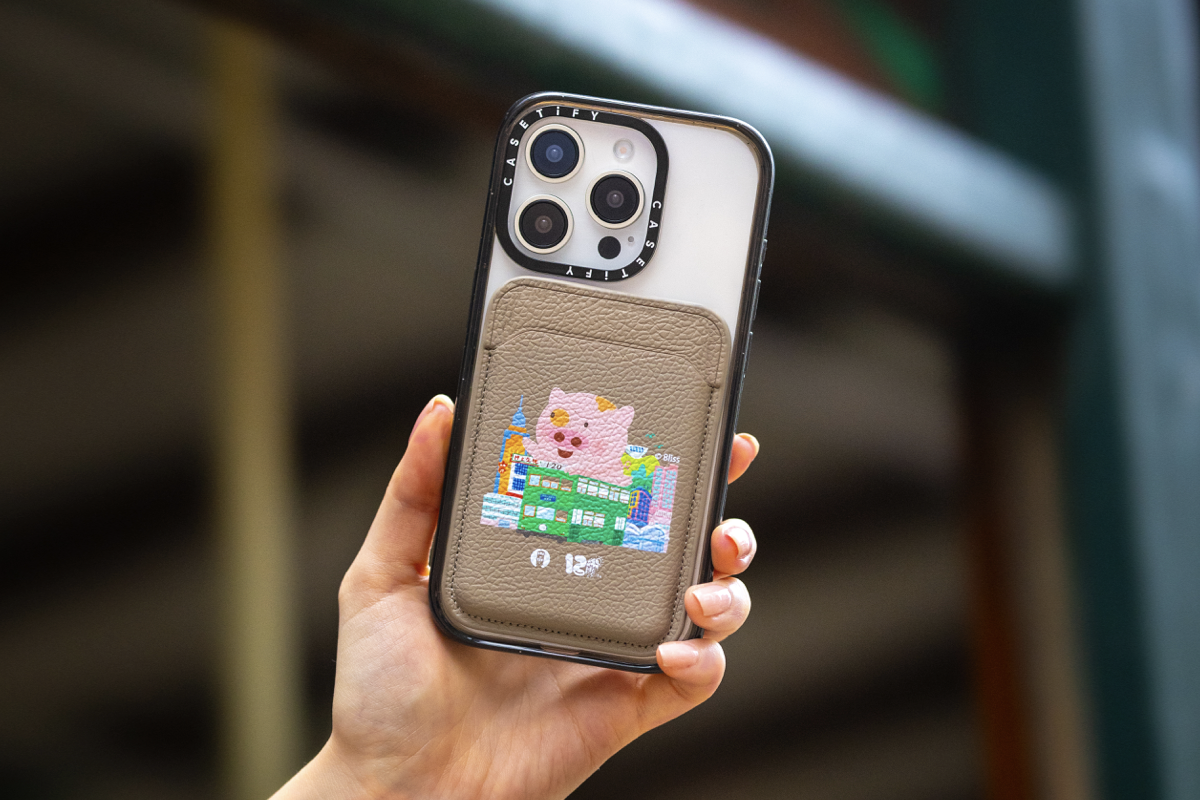 最可愛設計為麥兜坐叮叮,背景有灣仔會展、中央廣場、山頂凌霄閣等著名地標。