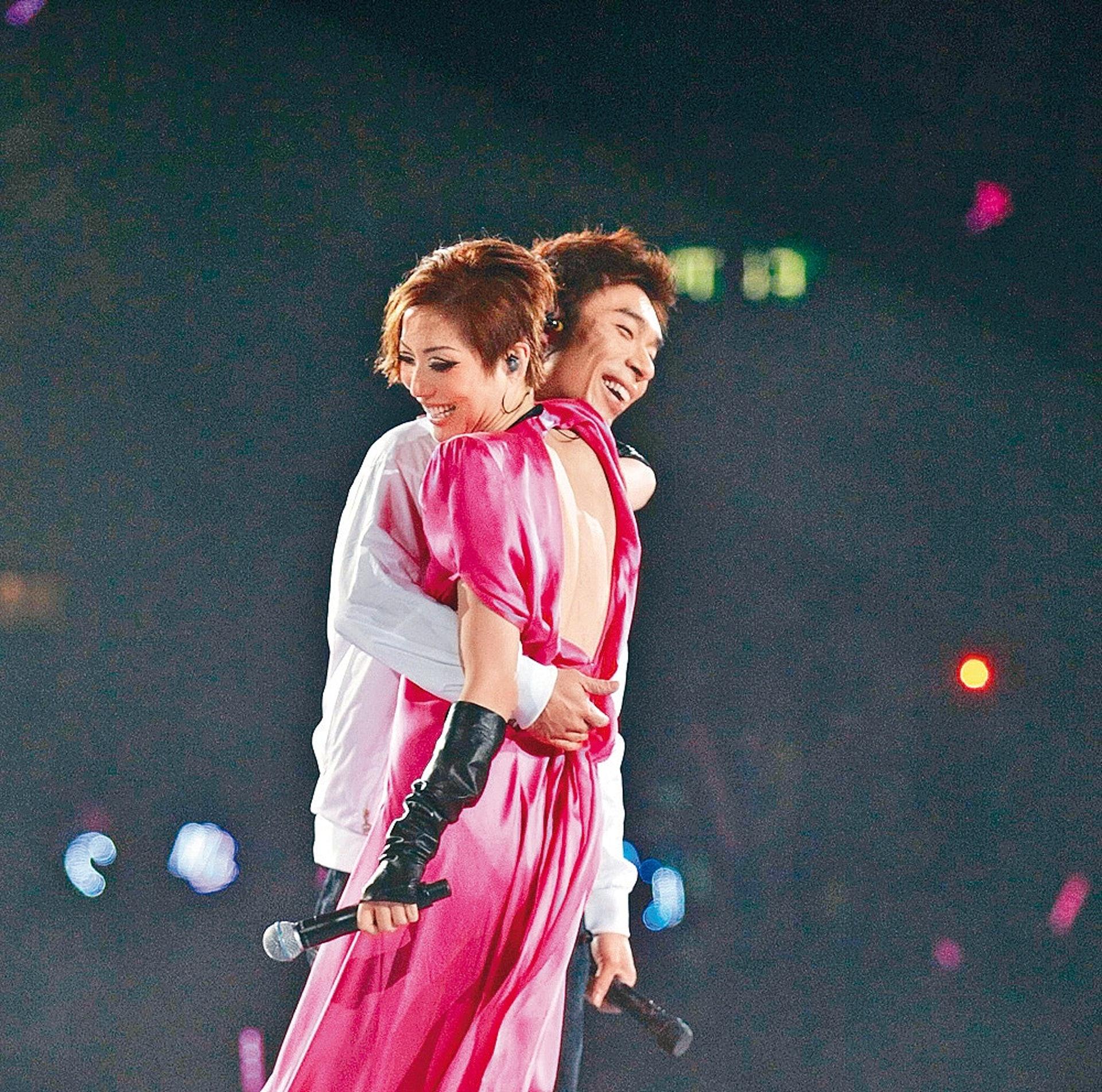 09年Sammi舉行演唱會時,邀許志安擔任嘉實合唱《其實你心裏有沒有我》。