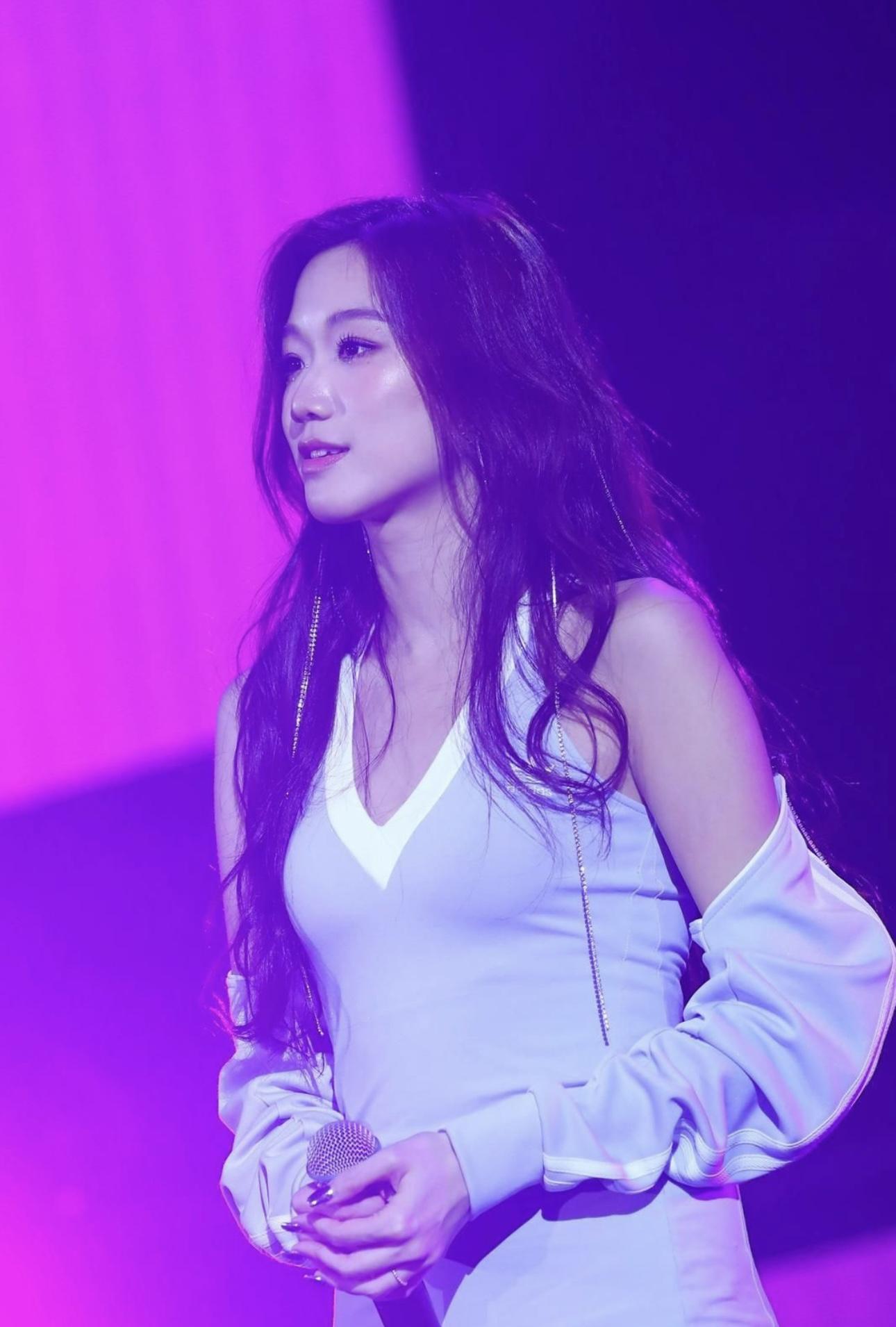 Carina被妹妹驚喜搞喊。