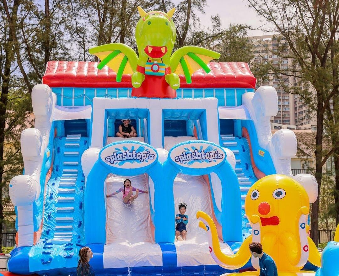 Splashtopia多條刺激滑水梯任玩。