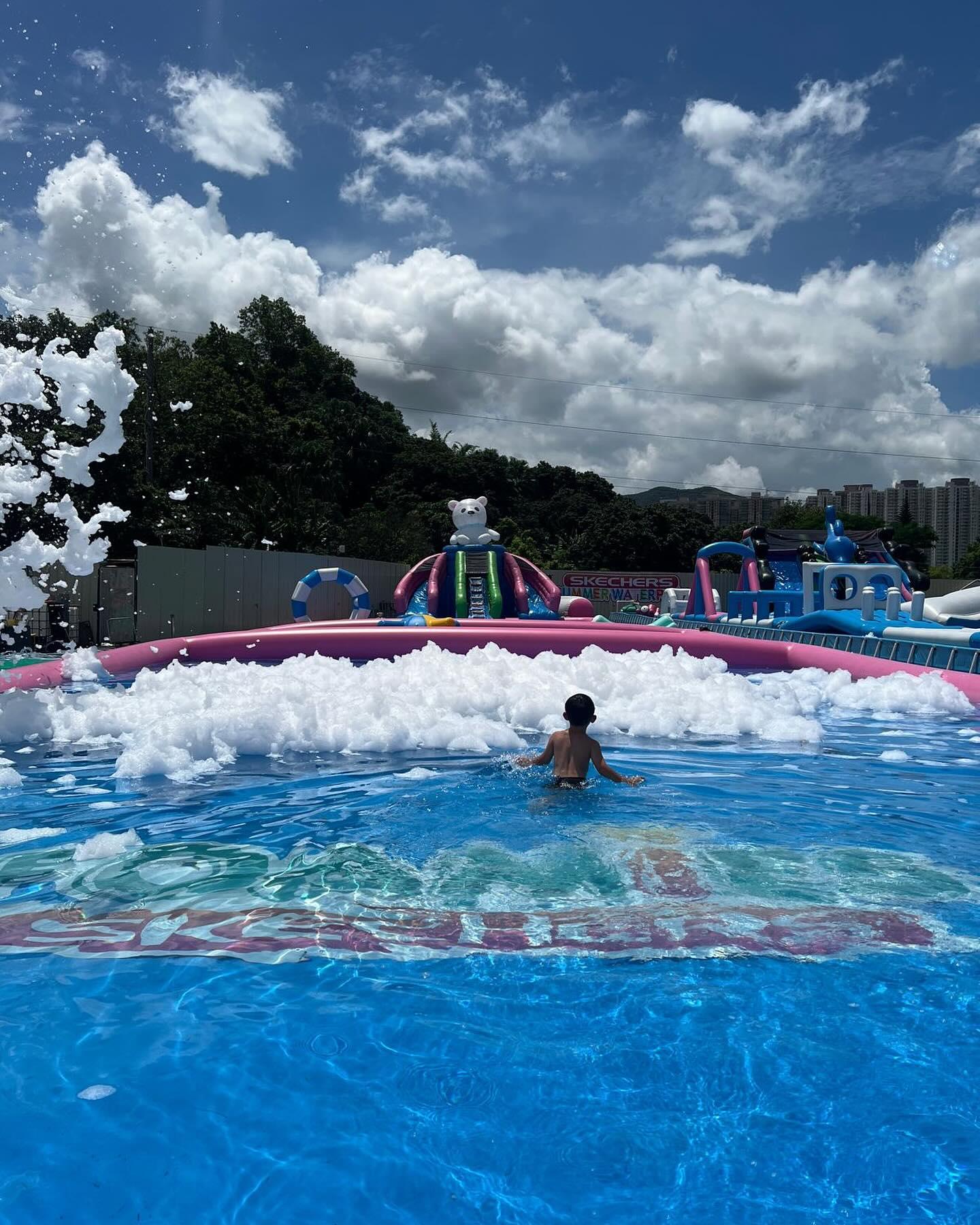 Skechers Summer WaterPark的大型水池可給小朋友降降溫。