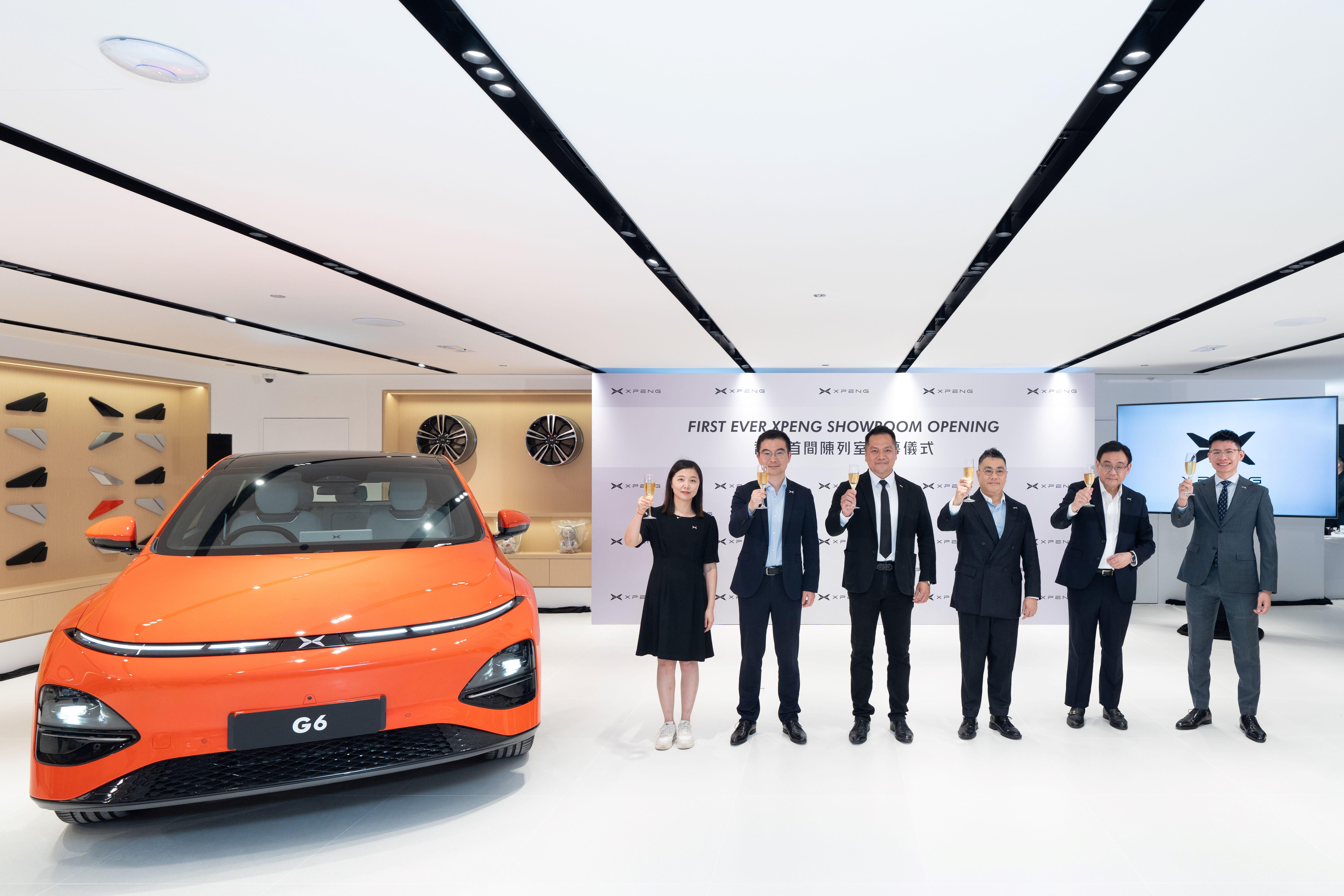 電動車|小鵬汽車及森那美汽車集團代表為小鵬汽車香港首間陳列室開幕舉行祝酒儀式。