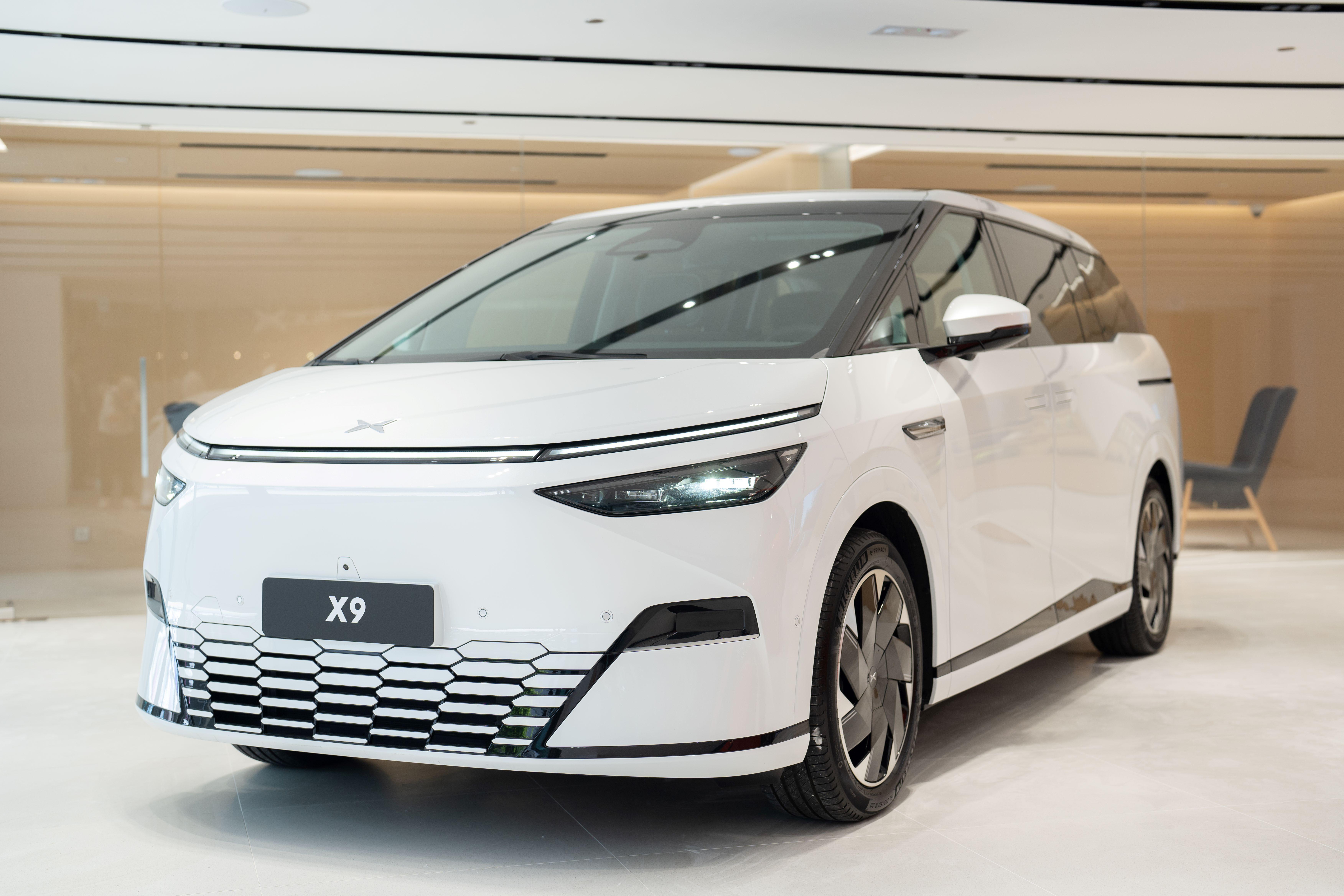 電動車|品牌旗艦級純電動七人車X9售價及發售日未定。