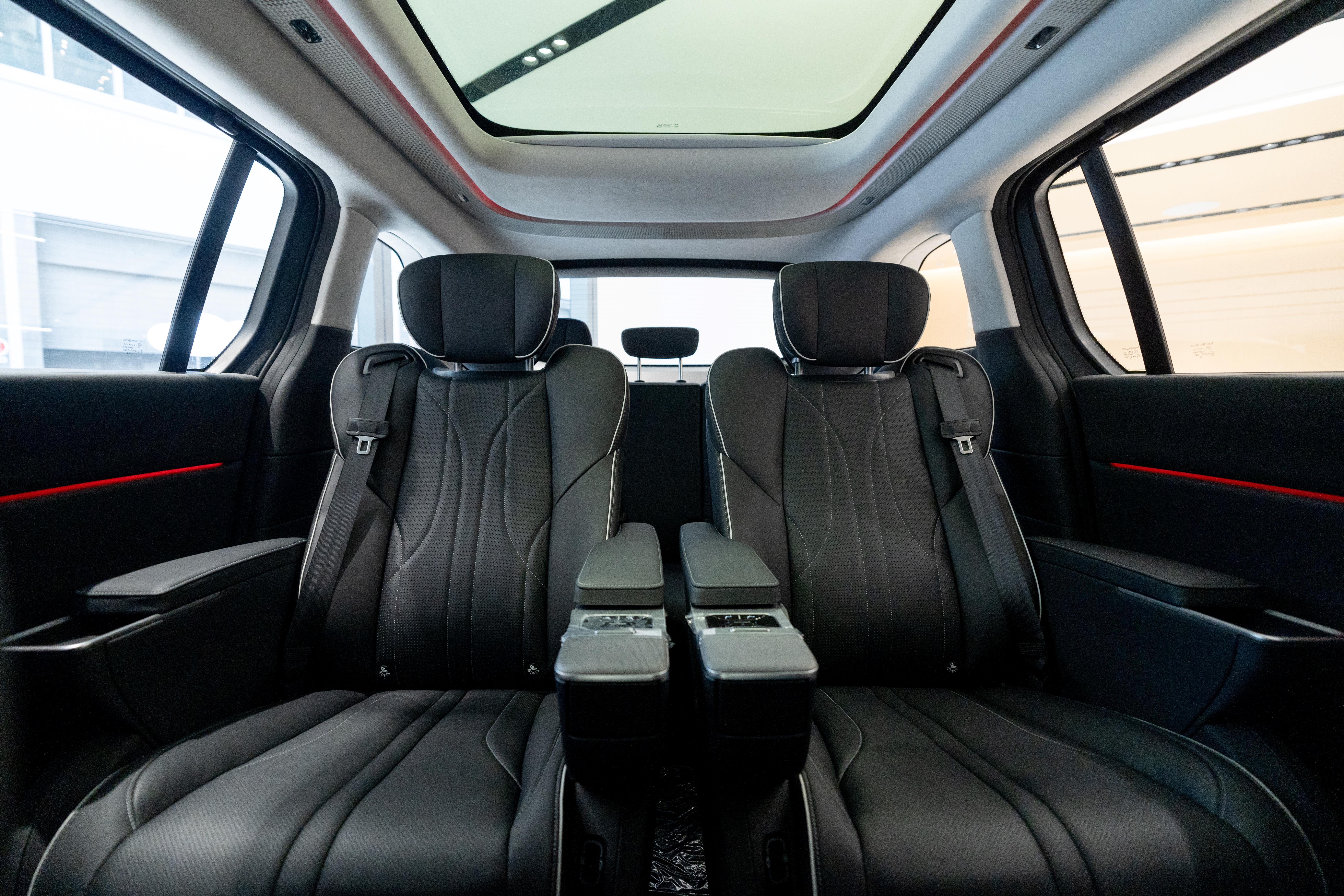 電動車|車廂內空間寬敞,同樣配備多項智能配置。