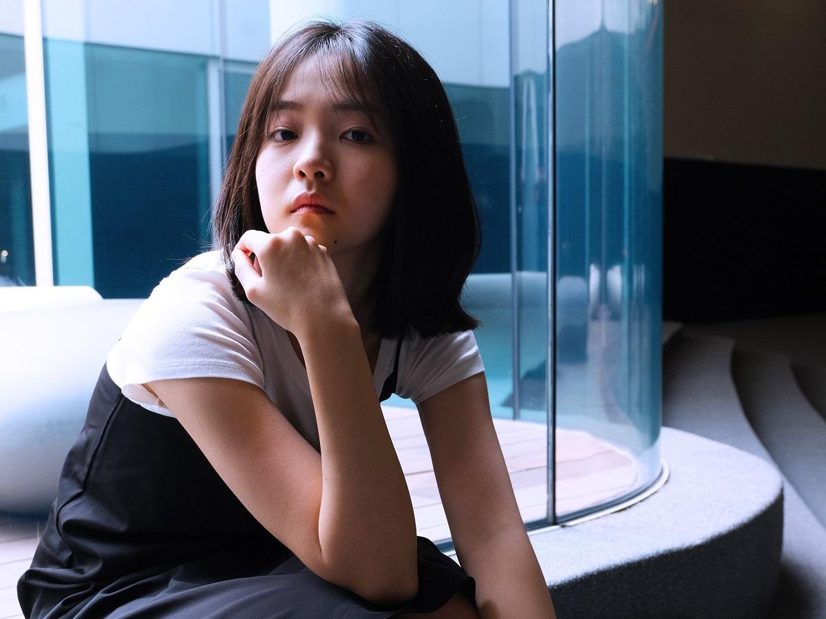 張天賦《小心碰頭》MV女主角林廷憶投訴:MC枕頭戰唔留手