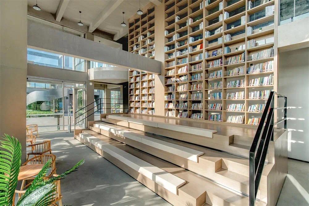 格子空間香山書房室內裝修柔和,特色書牆充滿時代風格。(圖片來源:中山市香山書房微信 )