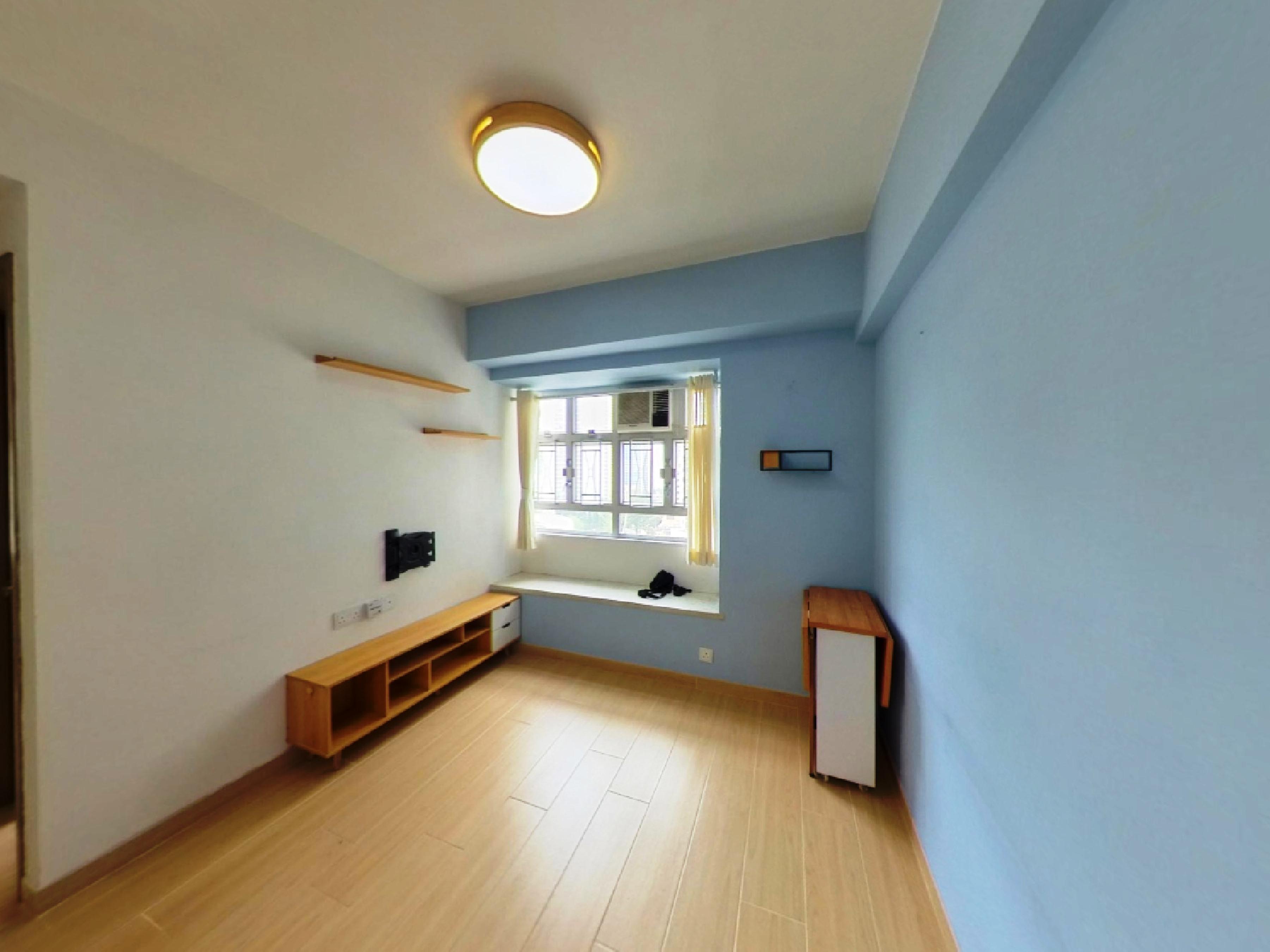 客廳空間算闊落。