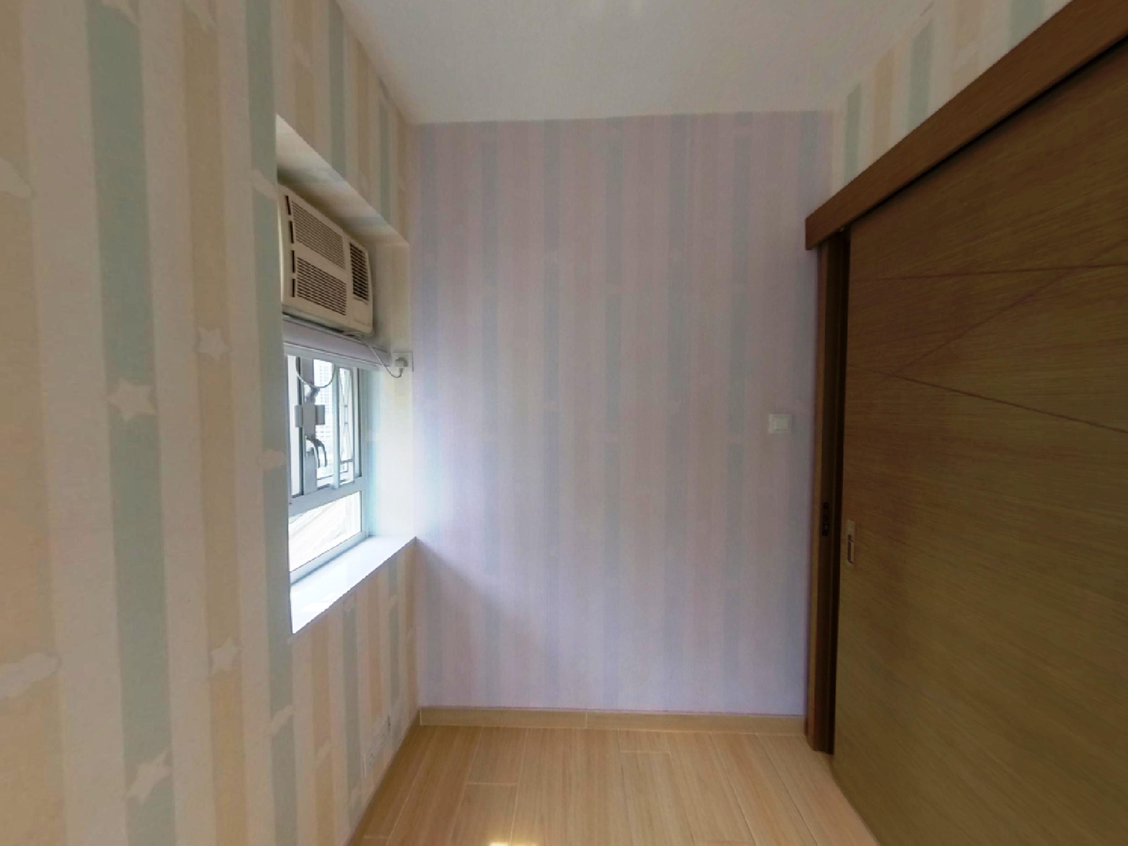 睡房牆身和地板皆新淨企理。