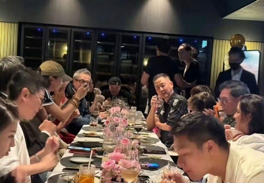 唐唐頭上明顯多了白頭髮。