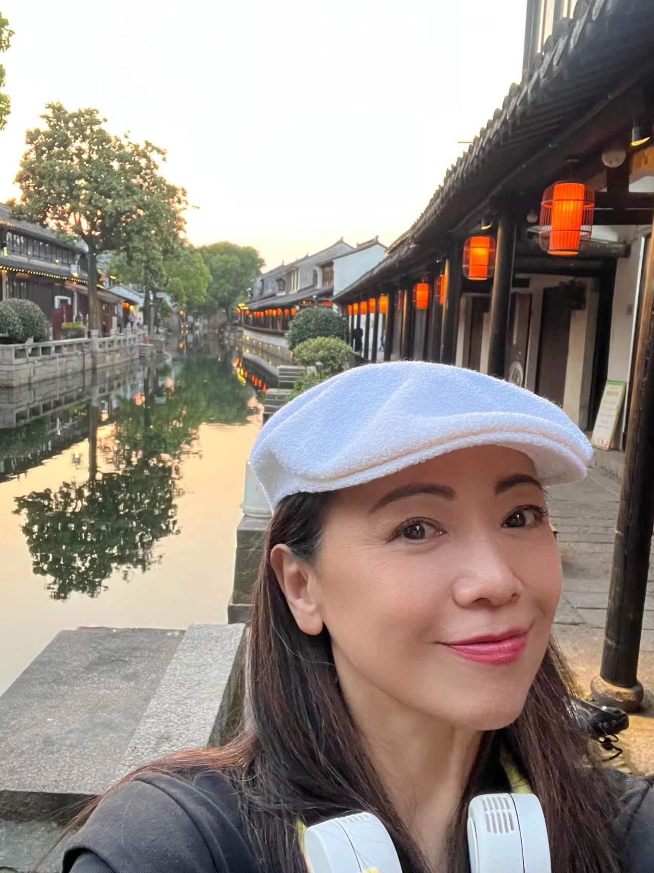 鄧萃雯於個人社交帳號分享蘇州首演後的觀光照。(鄧萃雯Instagram @tangshuiman)