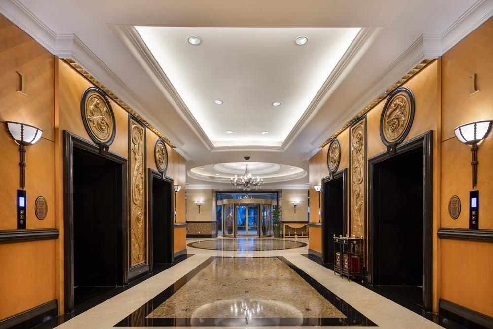 深圳富苑皇冠假日套房酒店