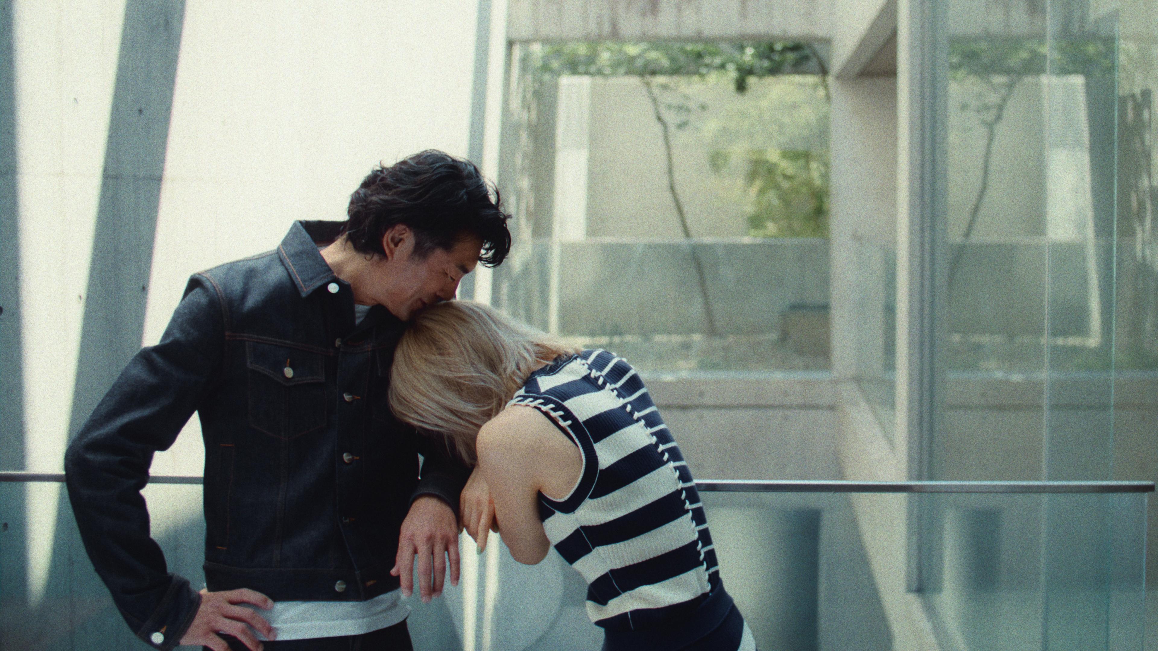 鄭秀文新歌《從前的我們》的MV掀集體回憶。