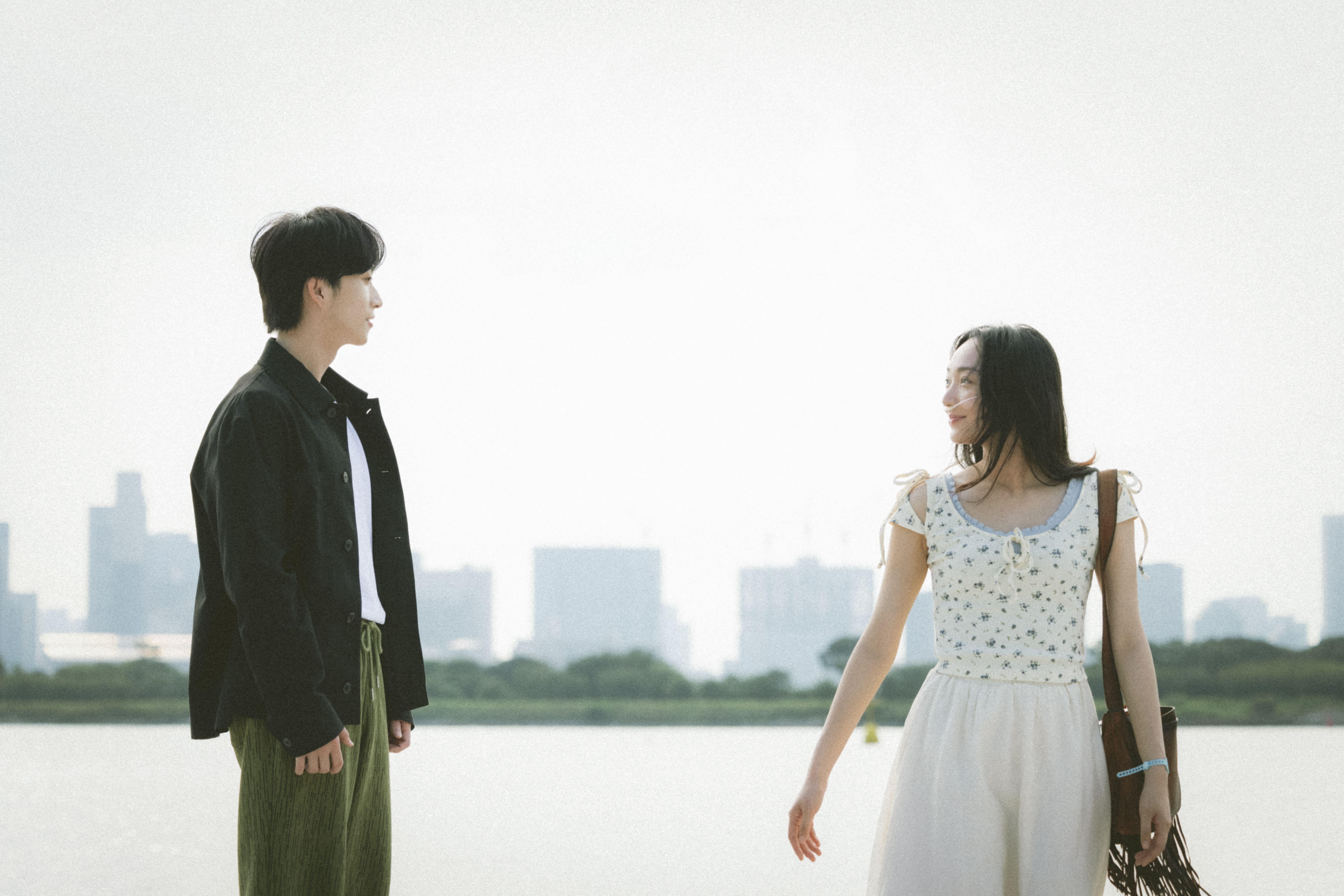 邱鋒澤與女神蔡思韵齊赴日本拍《摺痕》催淚MV。