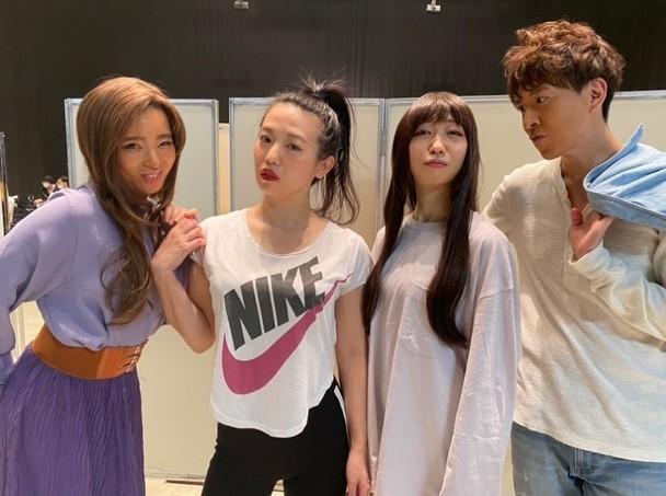 諧星元木敦士扮木村拓哉,曾跟三位女諧星化身木村一家。