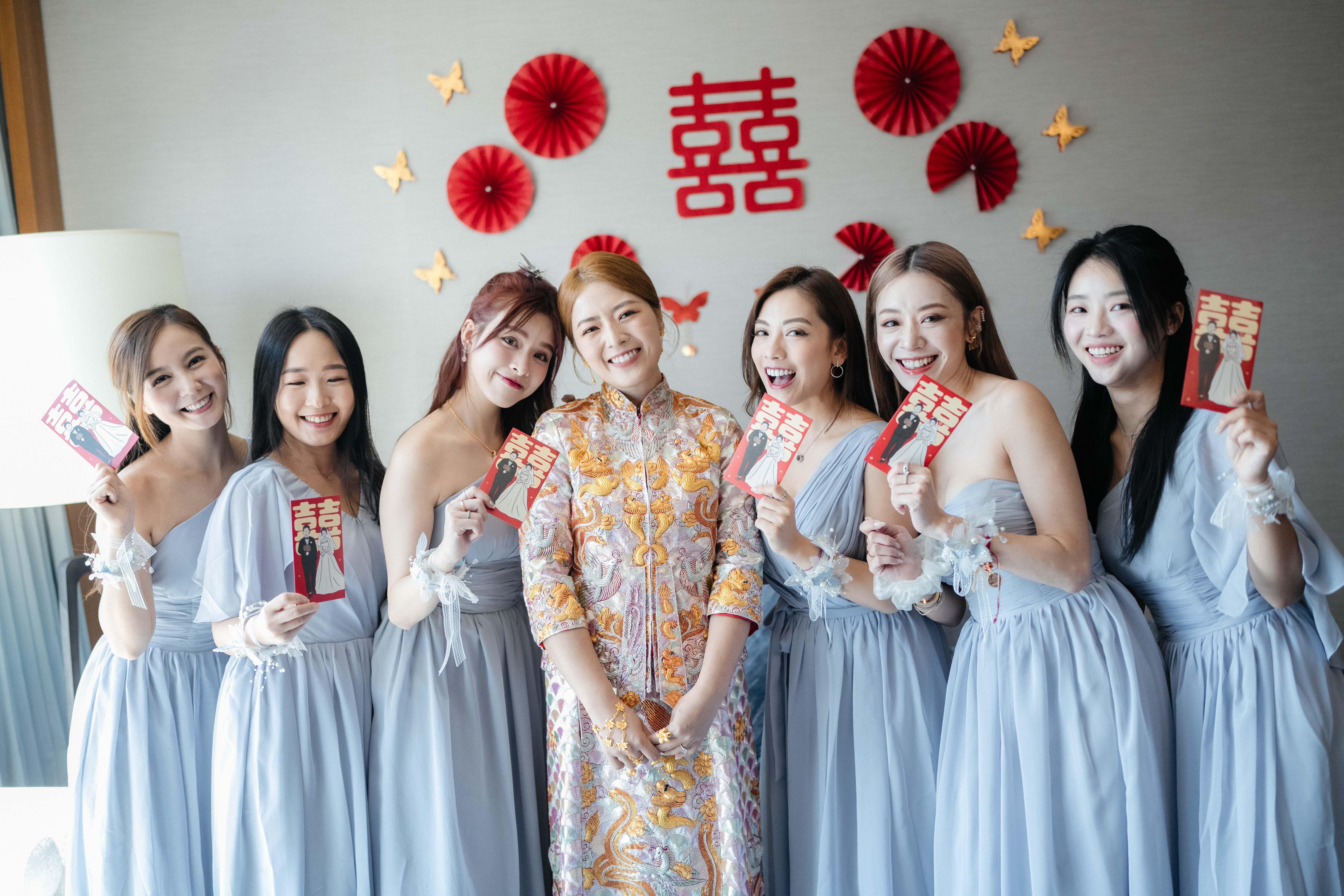 「牛雜妹」李亦喬由姐妹團陪同出嫁。