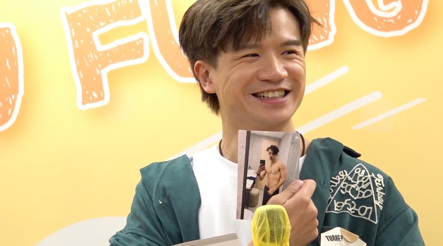 壽星仔亦用心準備三份禮物回禮,當中包括一張肌肉照。