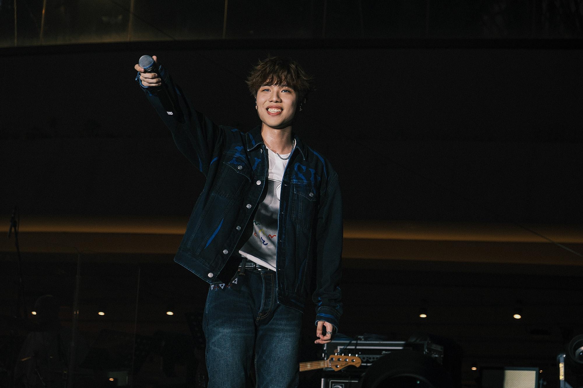 泳兒、黃明德、黎展峯及洪助昇出席於海洋公園水上樂園「Aqualand」舉行的「New Bomb音樂會」。