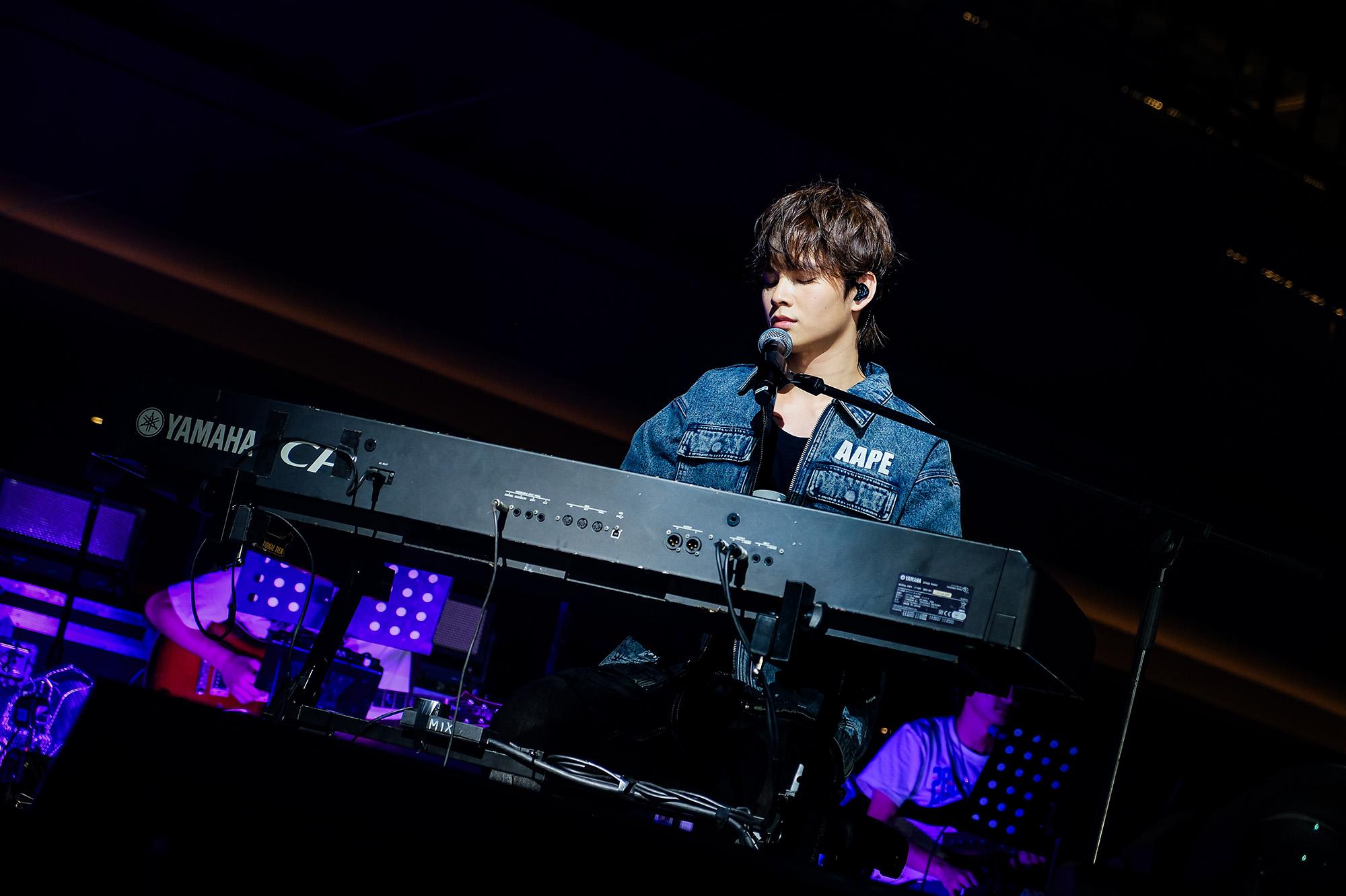 泳兒、黃明德、黎展峯及洪助昇出席於海洋公園水上樂園「Aqualand」舉行的「New Bomb音樂會」。