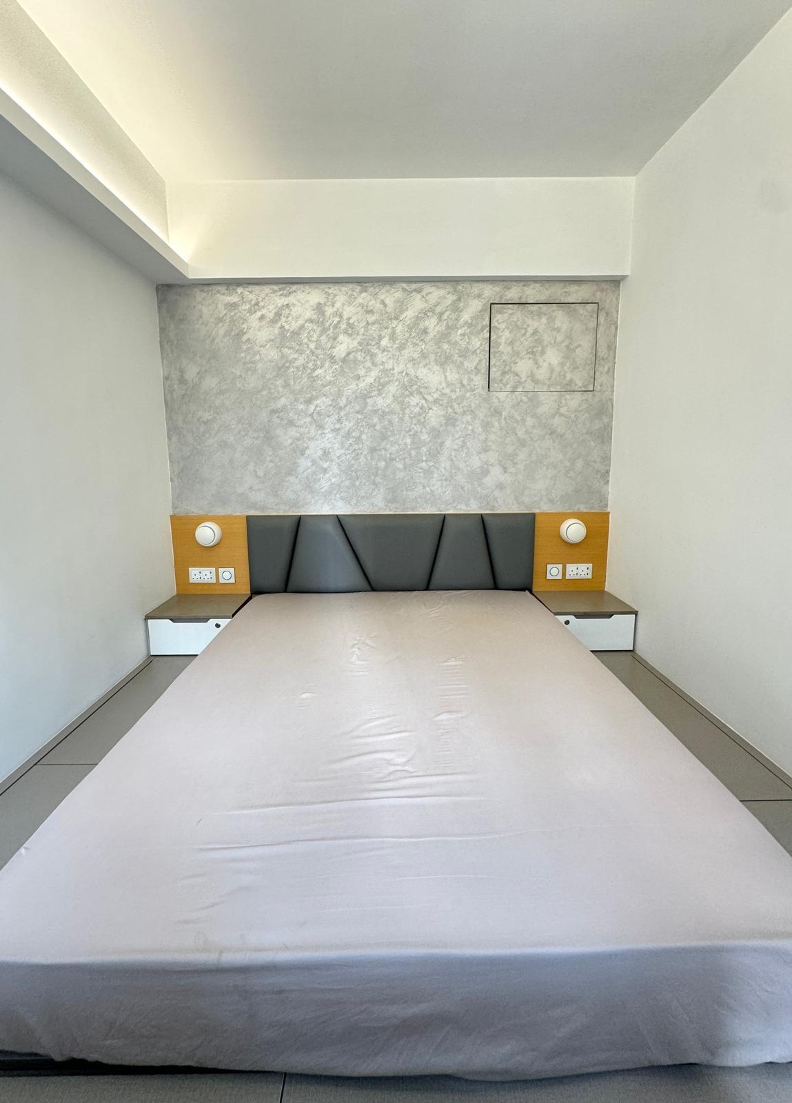 主人房設有地台,空間亦算闊大。