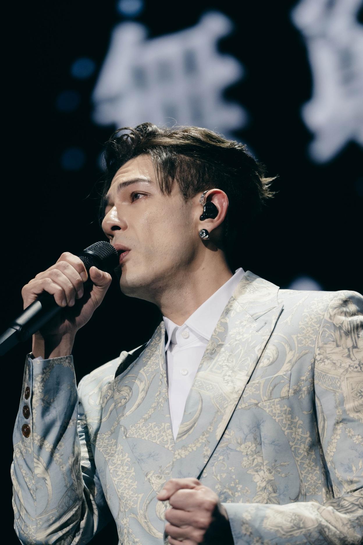 第二場在唱出《完全因你》時,古淖文繼續因為感觸邊唱邊哭。