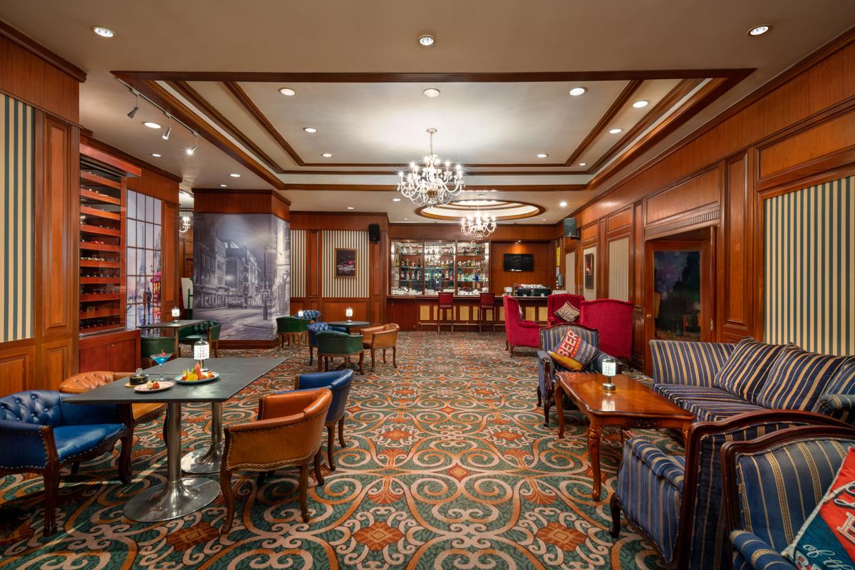 深圳富苑皇冠假日套房酒店