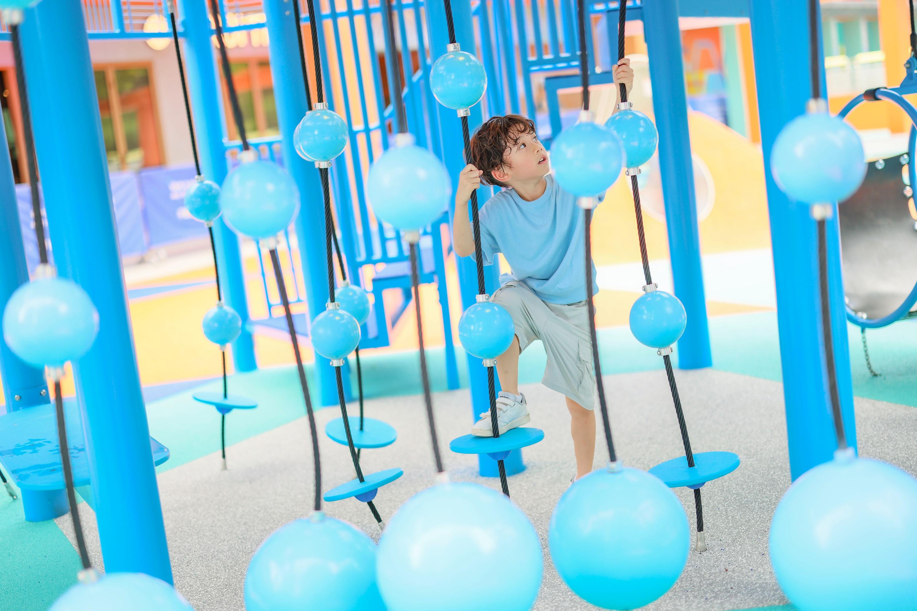 色彩繽紛的設計不但創造出活靈活現的吸睛效果,亦可激發小朋友的想像力及創意思維