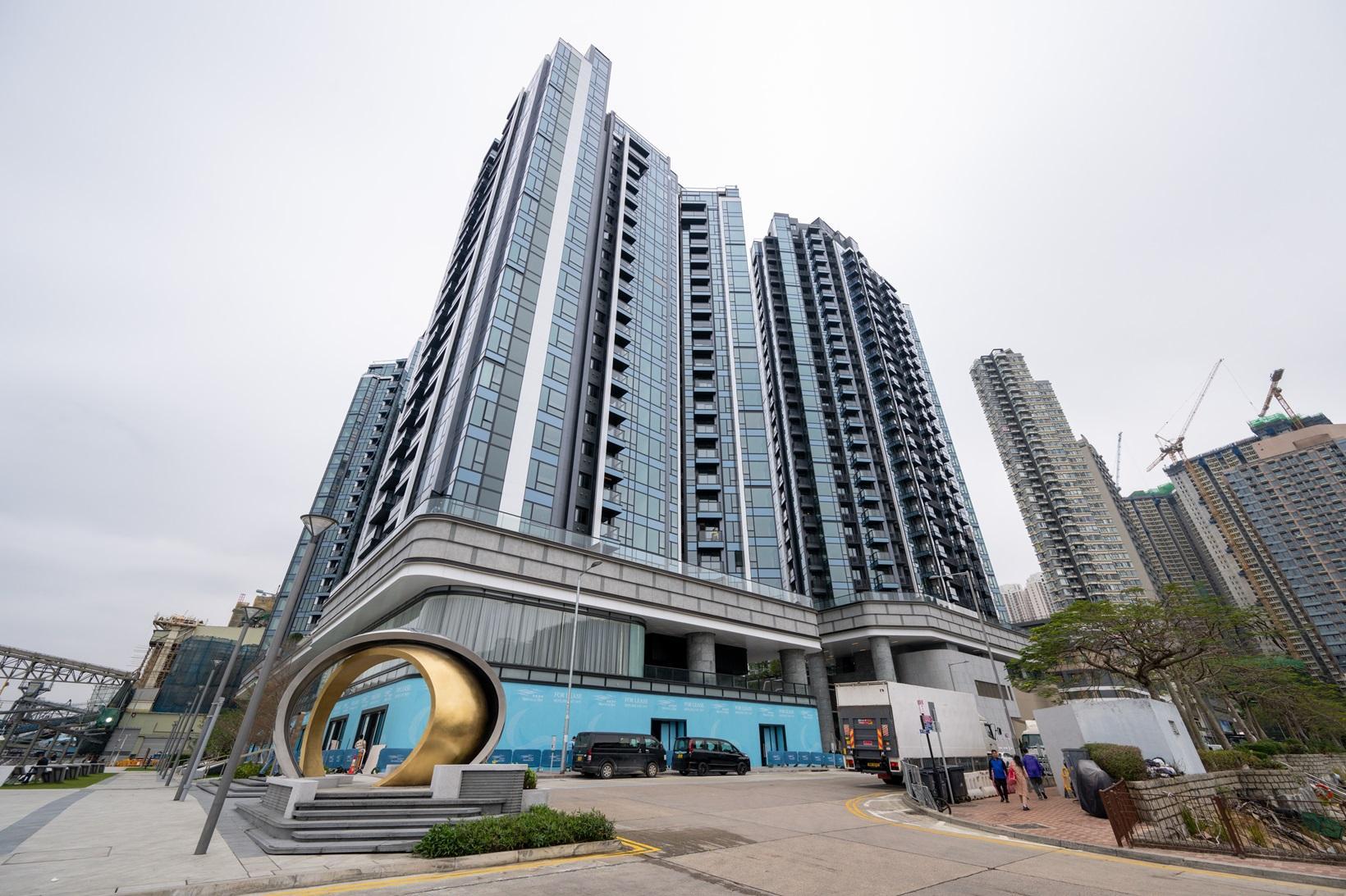 油塘新盤蔚藍東岸(圖)及屯門新盤飛揚1期,均有單位於重售後,成交價較之前下降達32%。