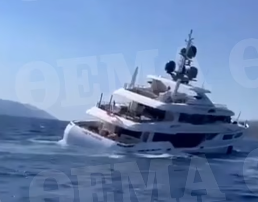 超級遊艇入水後傾斜。(互聯網)