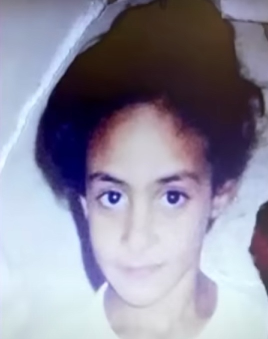 阿爾及利亞女拳手的童年照證非「跨性別」。(影片截圖)