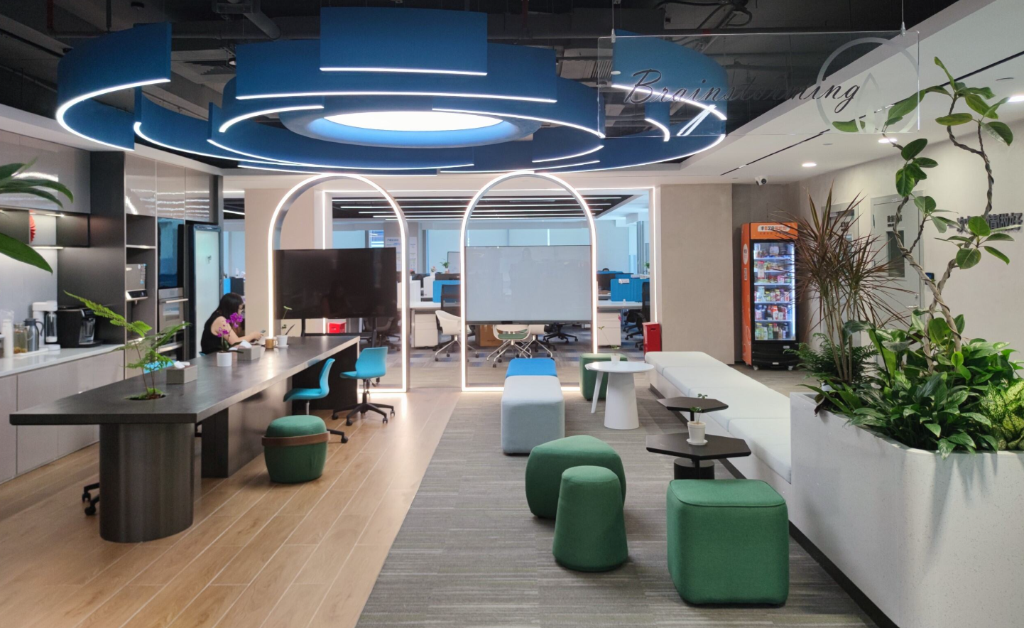 Scarlett指,公司的茶水間,讓人覺得很溫馨及放鬆。