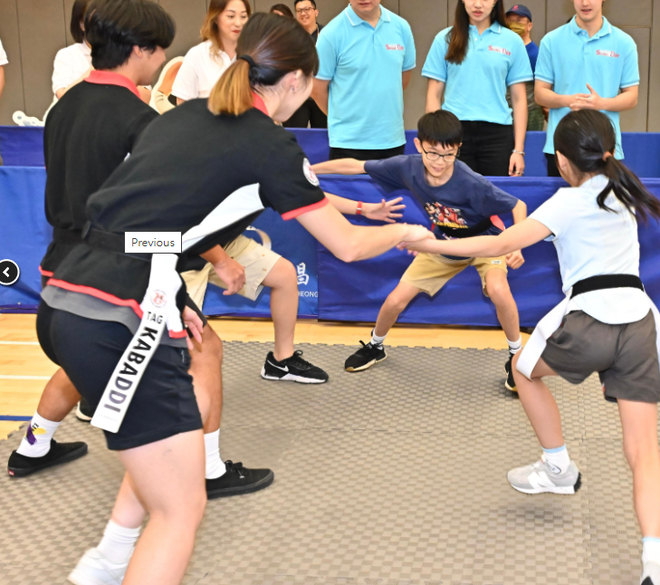 康文署舉辦全民運動日,特首李家超與多名官司身體力行一同參與。