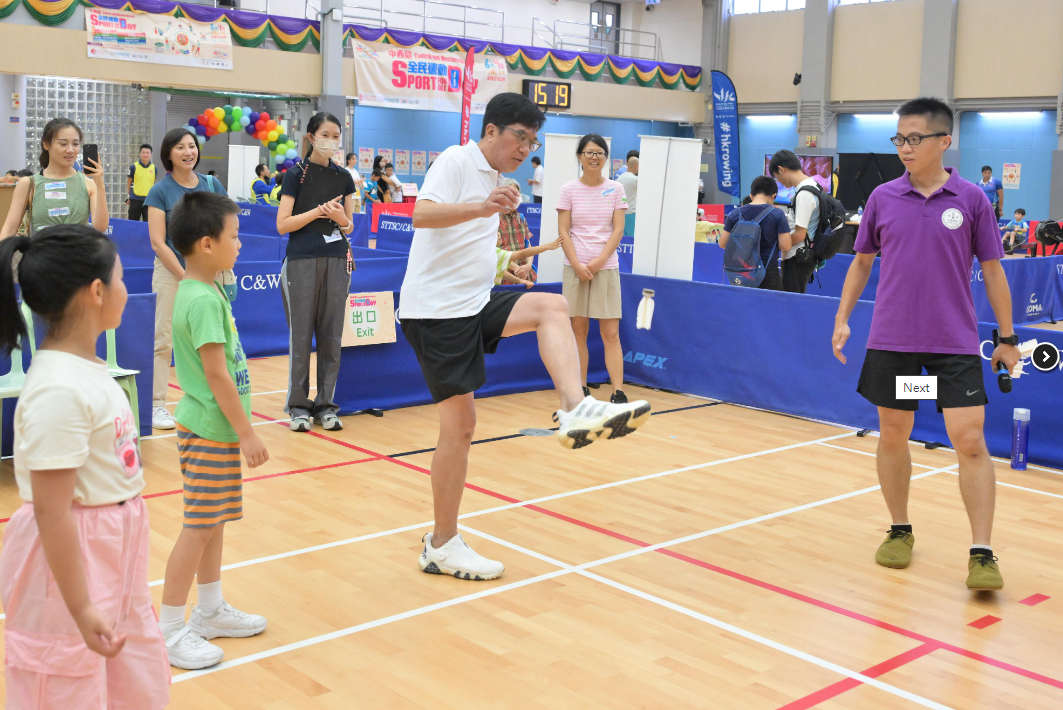 康文署舉辦全民運動日,特首李家超與多名官司身體力行一同參與。