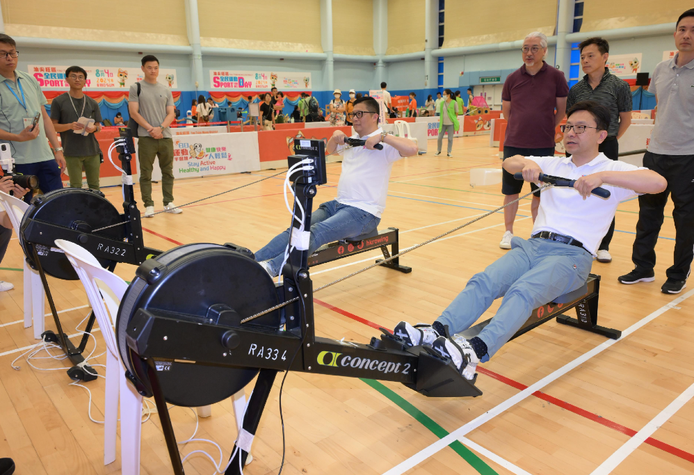 康文署舉辦全民運動日,特首李家超與多名官司身體力行一同參與。