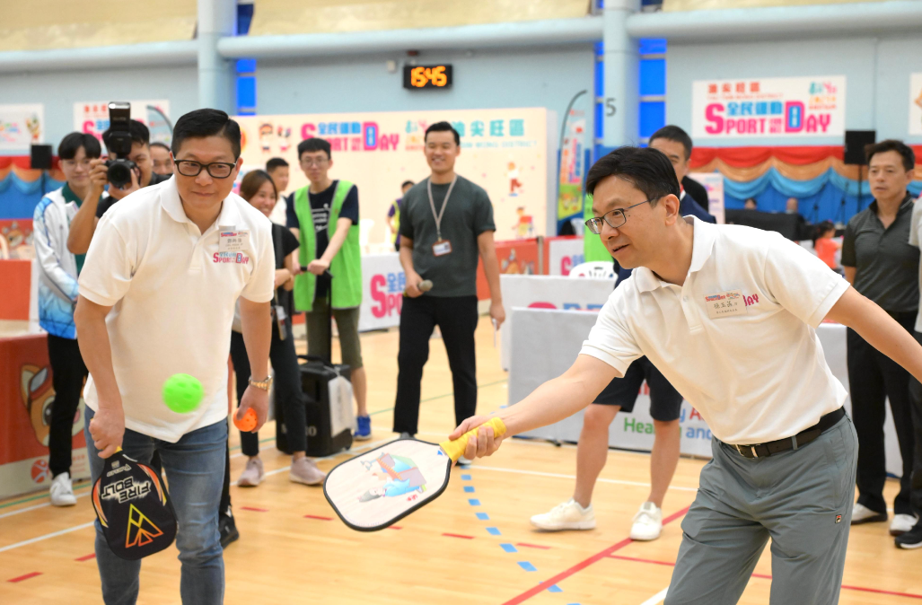 康文署舉辦全民運動日,特首李家超與多名官司身體力行一同參與。