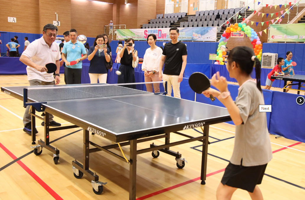 康文署舉辦全民運動日,特首李家超與多名官司身體力行一同參與。