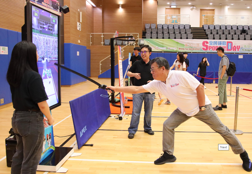 康文署舉辦全民運動日,特首李家超與多名官司身體力行一同參與。