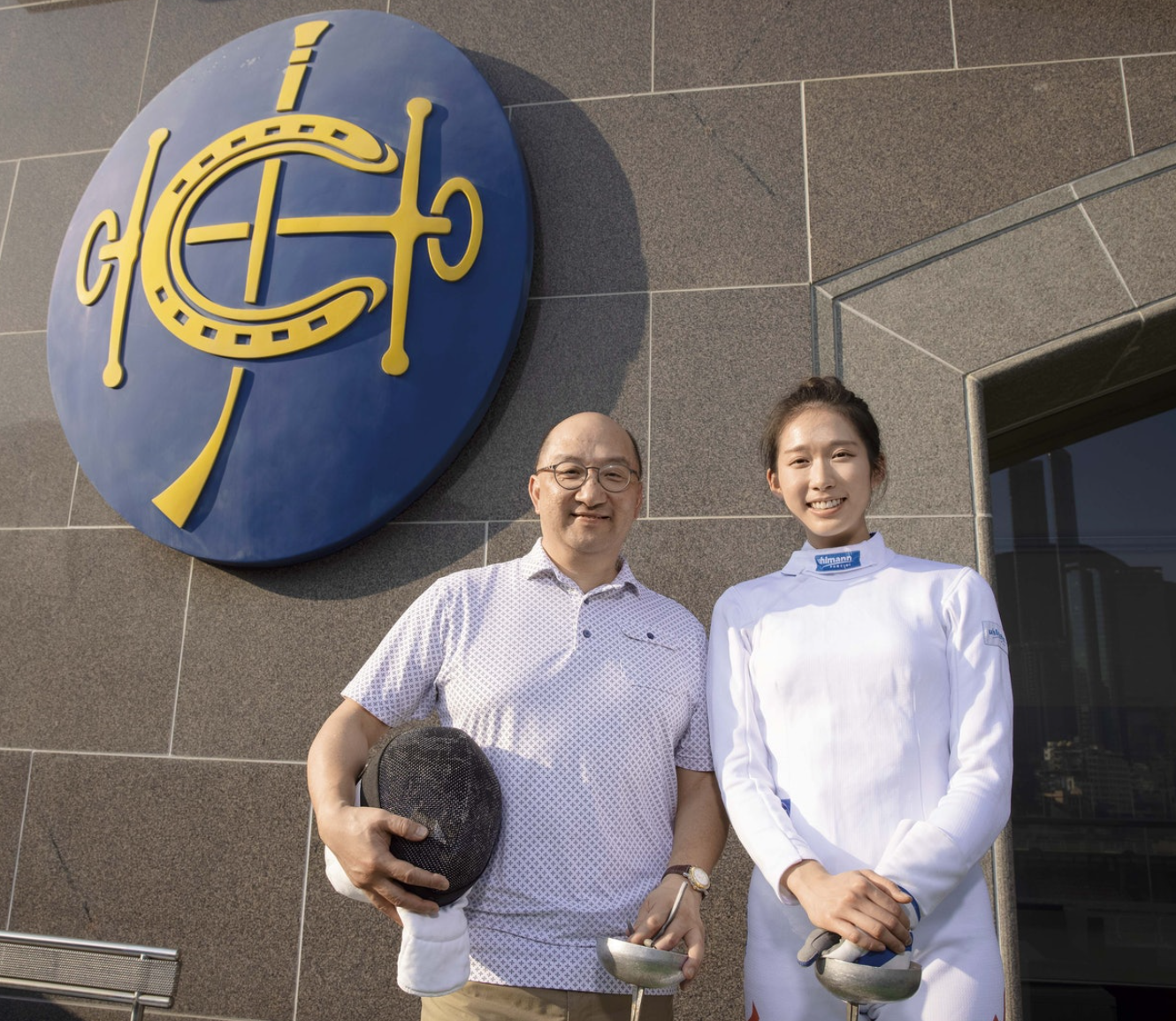 江旻憓曾在2021年接受馬會刊物《駿步人生》訪問,當時的主持便是未來上司譚志源,江旻憓即場指導譚志源打劍。