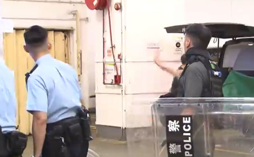 觀塘一個派對房間遇劫,損失11萬現金(無綫新聞畫面)