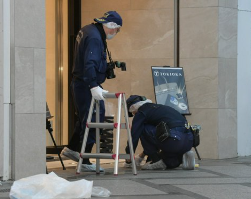 日本大阪心齋橋商店街錶行發生劫案(網上圖片)
