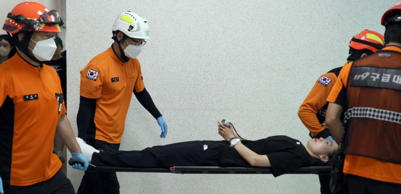 南韓「冷酷型爆」女神槍手金藝智紅爆全球,她出席記者會時突然當場昏倒,經過CPR搶救之後恢復意識送院。(網上圖片)