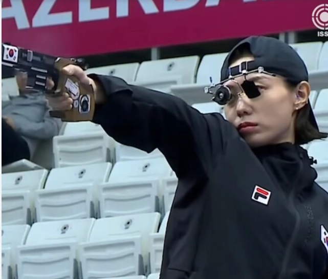 南韓「冷酷型爆」女神槍手金藝智紅爆全球