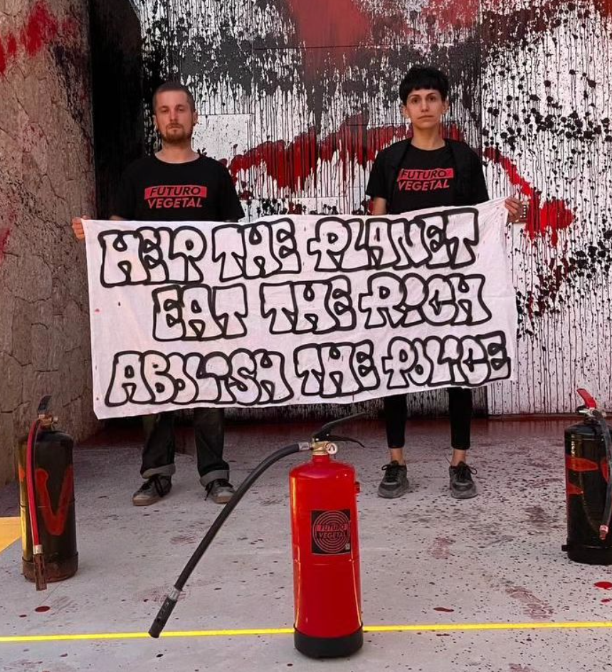 環保組織「素食未來(Futuro Vegetal)」成員闖入美斯在伊比薩島的豪宅,在牆上噴紅和黑色油漆,並揮舞寫有「拯救地球、懲罰富人、廢除警隊」的標語