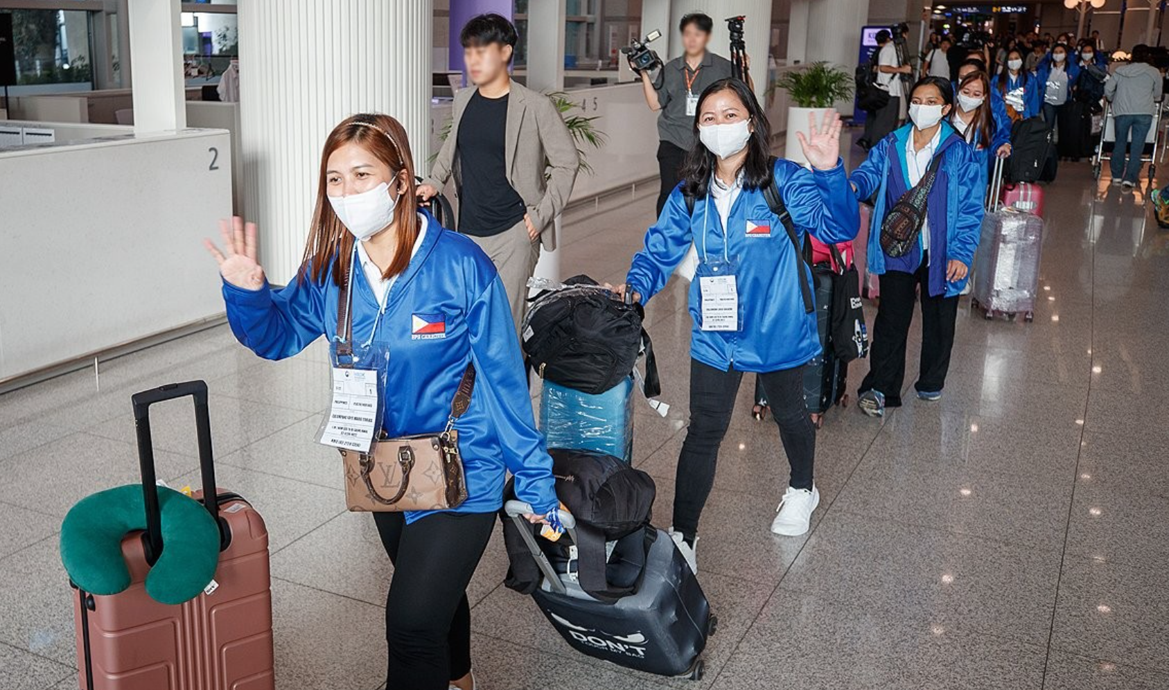 南韓首爾試行引入100名菲律賓家務護理人員,9月3日起為首爾家庭提供半年家政不留宿服務。工資按照南韓最低工資標準支付,每月至少238萬韓圜(約1.3萬港元)。(網上圖片)