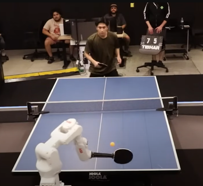 AI乒乓球機械人跟真人對戰