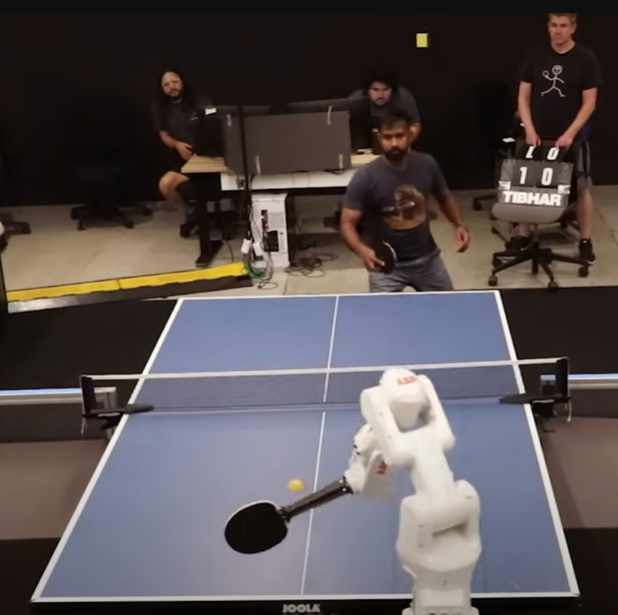 AI乒乓球機械人跟真人對戰