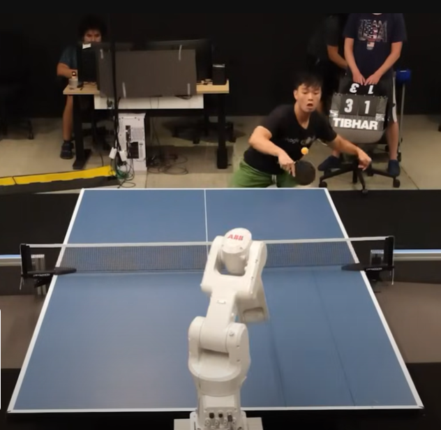 AI乒乓球機械人跟真人對戰
